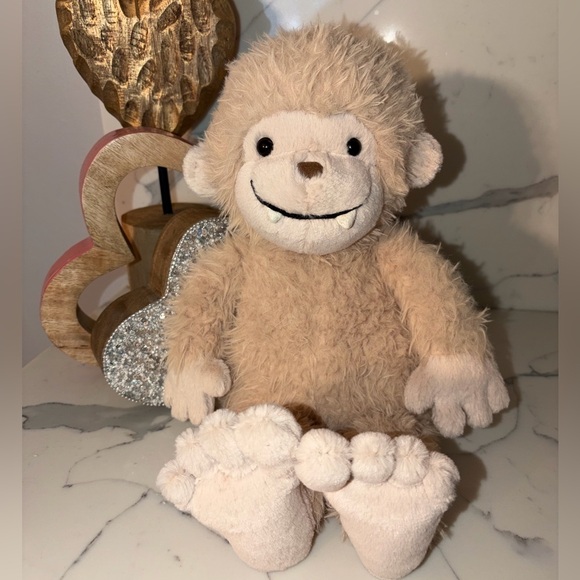 Jellycat Bucky Bigfoot NWT - RETIRED